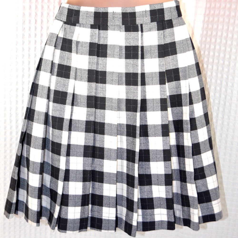 NWT Ochenta Black and White Plaid Pleated Heavy Material Skirt Women’s Size 4 - Picture 4 of 8